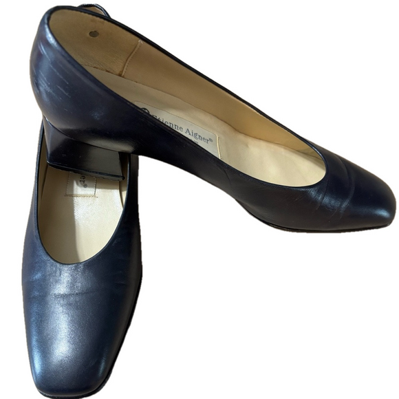 Etienne Aigner Shoes - Etienne Aigner Vintage Navy block Heels squared toe Leather
Size 8 N